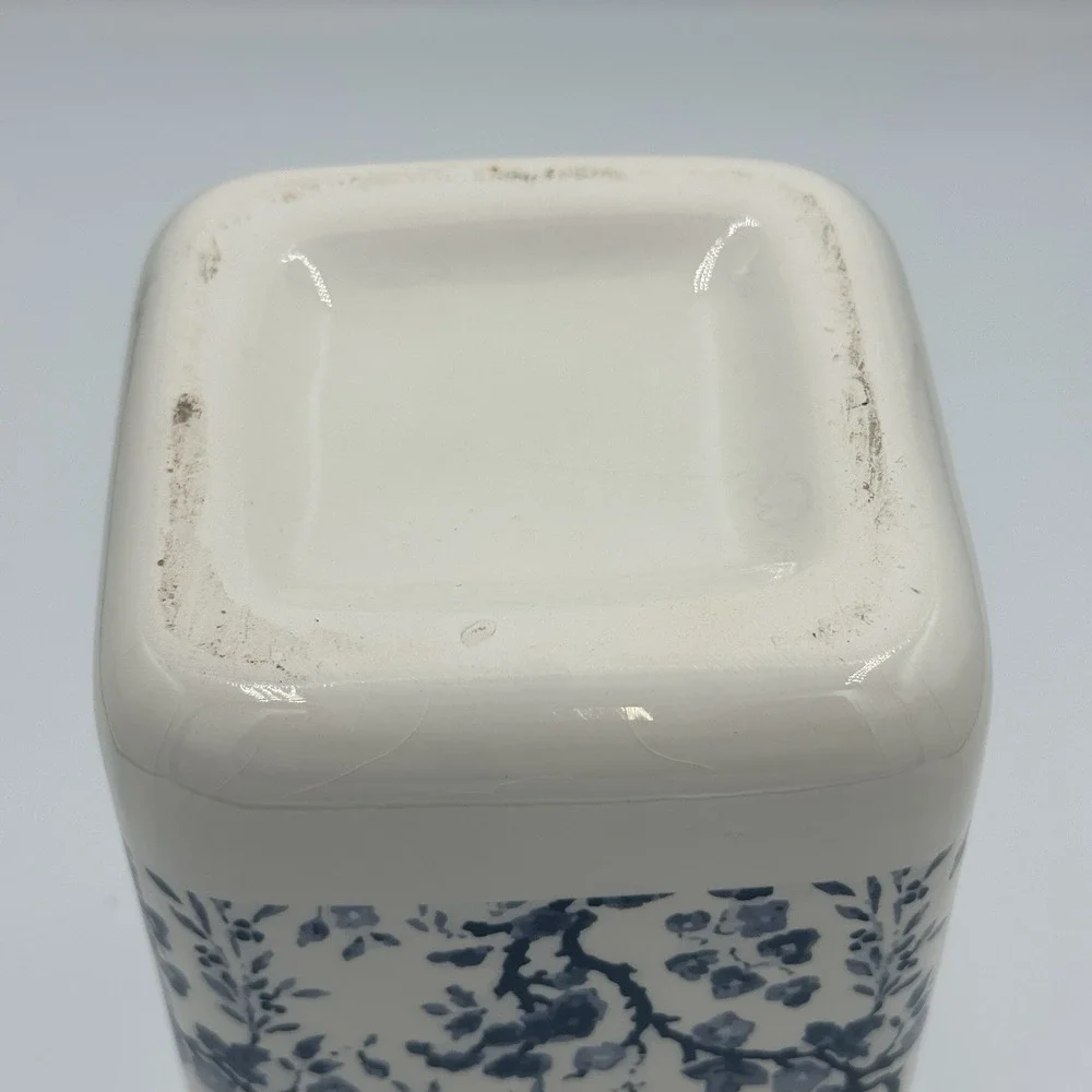 White With Blue Flowers Ceramic Canister Or‎ Case